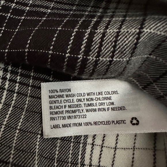 Universal Thread Women's Hi-Lo Black and White Plaid Top Long Sleeves Size XS - Picture 7 of 11